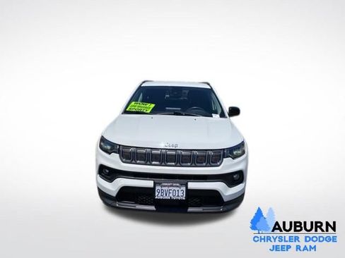 Used 2022 Jeep Compass Latitude FWD image 2
