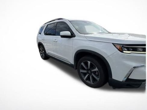 Used 2023 Honda Pilot Touring image 1