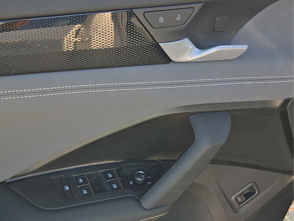 New 2026 Volkswagen Tiguan SE R-Line FWD image 16
