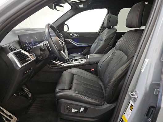 Used 2024 BMW X7 xDrive40i w/ M Sport Package AWD/4WD image 3
