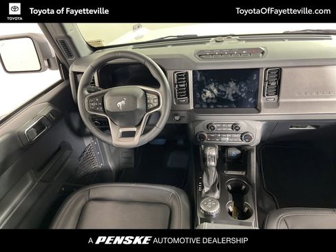 Used 2025 Ford Bronco Badlands image 5