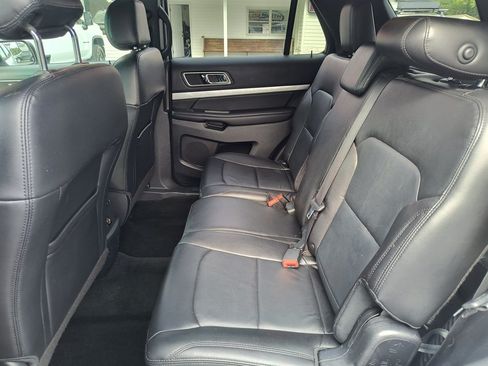 Used 2016 Ford Explorer XLT w/ Equipment Group 202A FWD image 30