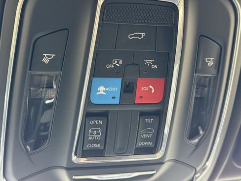 New 2025 Jeep Grand Cherokee L Altitude image 21