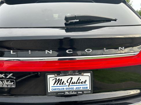 Used 2017 Lincoln MKX Reserve w/ Lincoln MKX Climate Package FWD image 12