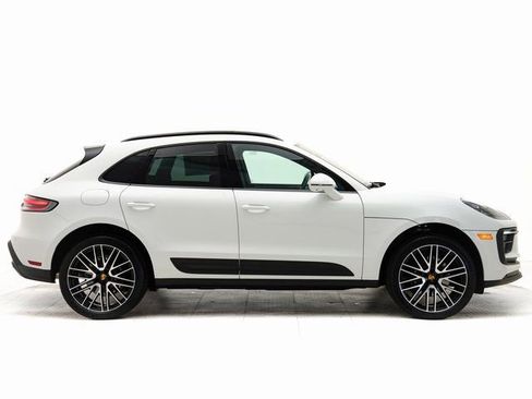 Used 2026 Porsche Macan AWD/4WD image 32
