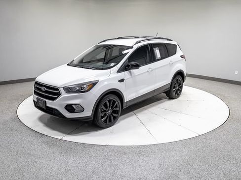 Used 2018 Ford Escape SE w/ SE Sport Appearance Package FWD image 32