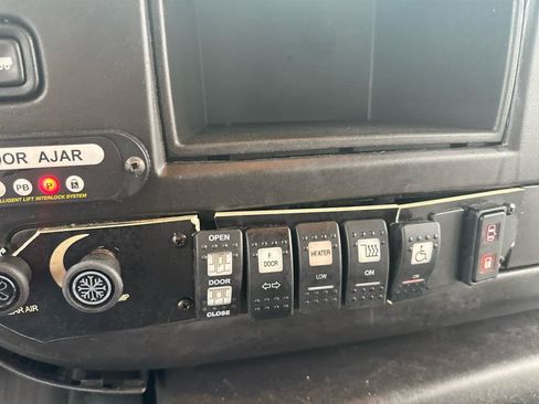 Used 2016 Chevrolet Express 4500 w/ Shuttle Bus Package RWD image 18