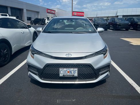 Used 2020 Toyota Corolla SE w/ SE Premium Package FWD image 2