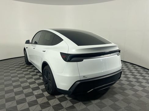 Used 2026 Tesla Model Y 2WD image 5