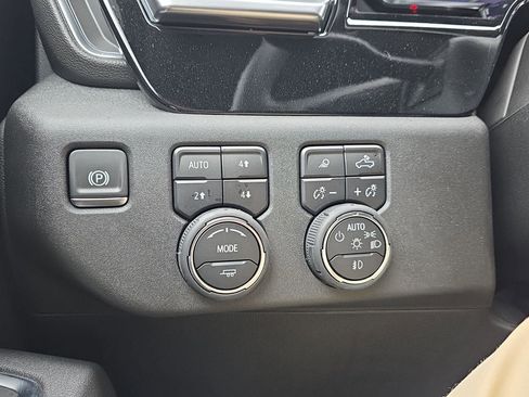 New 2025 Chevrolet Silverado 2500 LTZ w/ LTZ Convenience Package image 18