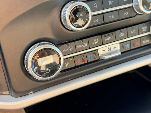 Used 2023 Ford Expedition XLT image 20