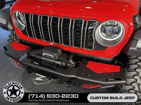 Used 2025 Jeep Wrangler Unlimited Rubicon 4xe w/ Convenience Group AWD/4WD image 12