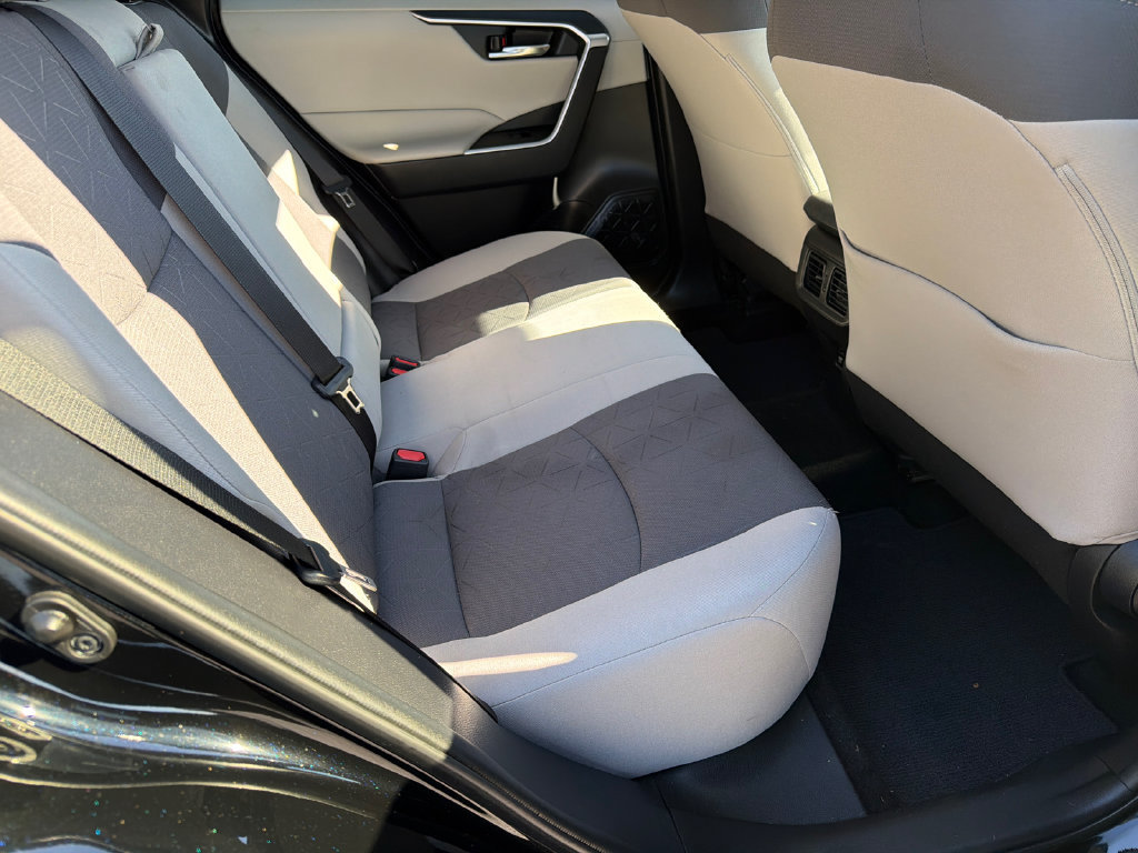 Used 2020 Toyota RAV4 XLE w/ Convenience Package FWD image 18