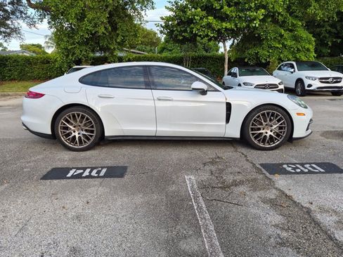 Used 2020 Porsche Panamera RWD image 4