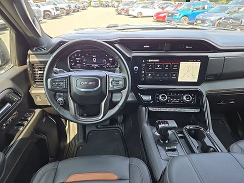 Used 2025 GMC Sierra 1500 AT4 w/ AT4 Premium Package AWD/4WD image 18