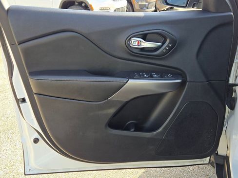 Used 2022 Jeep Cherokee Limited w/ Mopar Interior Package image 21