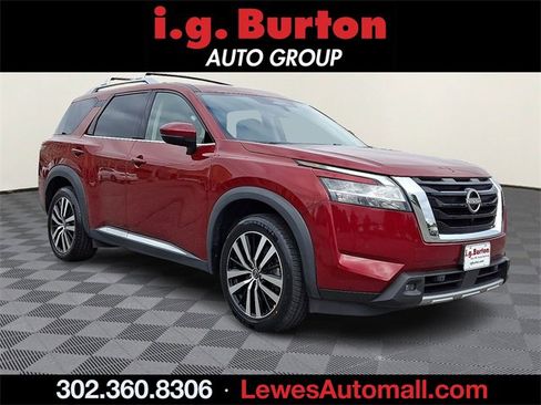 Used 2023 Nissan Pathfinder Platinum image 1