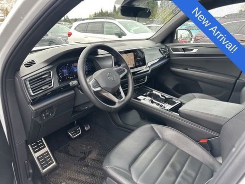 Used 2024 Volkswagen Atlas Cross Sport SEL R-Line image 9