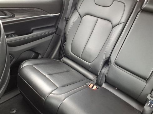 Used 2025 Jeep Grand Cherokee Limited image 22