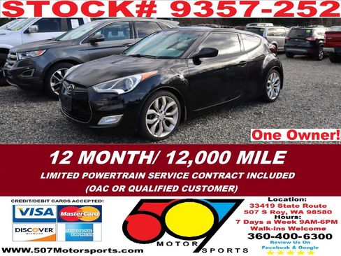 Used 2013 Hyundai Veloster w/ Style Pkg image 2