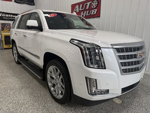 Used 2017 Cadillac Escalade Premium Luxury w/ LPO, Radiant Package AWD/4WD image 4