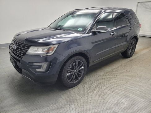 Used 2017 Ford Explorer XLT w/ Equipment Group 202A image 2