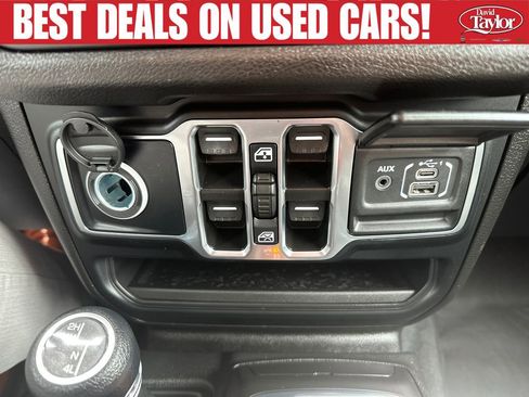 Used 2024 Jeep Gladiator Sport AWD/4WD image 16