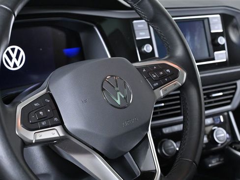 Used 2024 Volkswagen Jetta SE image 11