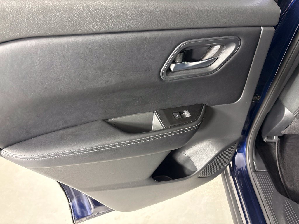 Used 2025 Nissan Rogue SV FWD image 27