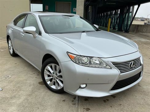 Used 2014 Lexus ES 300h w/ Luxury Package w/Bamboo Trim FWD image 7