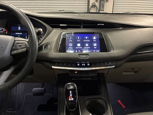 Used 2023 Cadillac XT4 Premium Luxury FWD image 18