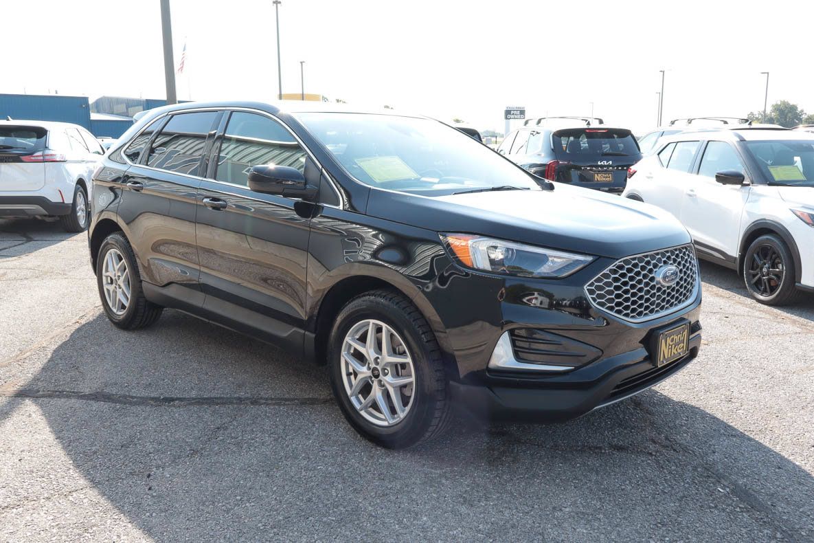 Used 2024 Ford Edge SEL AWD/4WD image 3