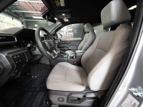 Used 2025 Toyota Tacoma SR5 AWD/4WD image 9