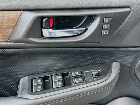 Used 2017 Subaru Outback 2.5i Limited image 18
