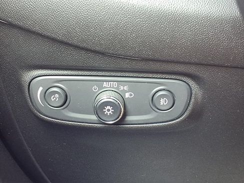 Used 2020 Chevrolet Equinox LT w/ Driver Convenience Package FWD image 18
