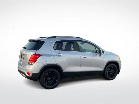 Used 2017 Chevrolet Trax LT w/ LT Convenience Package image 9