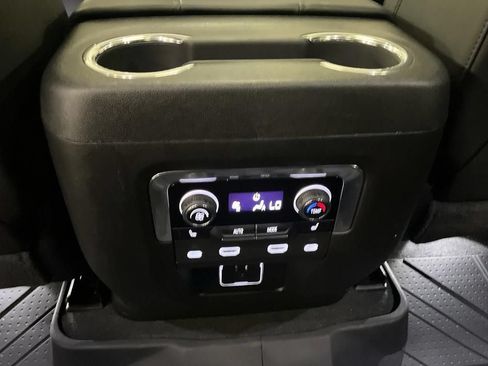 Used 2023 Chevrolet Tahoe High Country AWD/4WD image 34