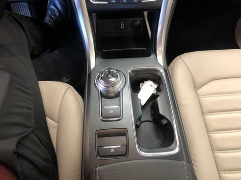 Used 2017 Ford Fusion SE w/ Fusion SE Technology Package FWD image 20