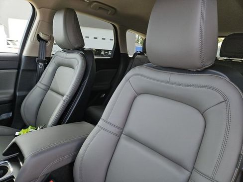 New 2026 Lincoln Corsair Premiere image 17