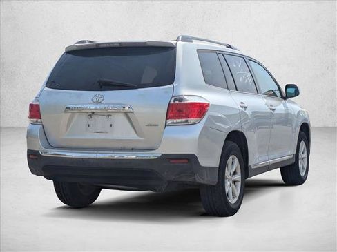 Used 2012 Toyota Highlander SE w/ Tow Pkg AWD/4WD image 5