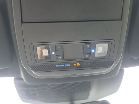 Used 2020 Ford Explorer XLT w/ Equipment Group 202A AWD/4WD image 34