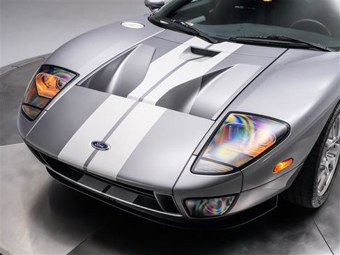 Used 2006 Ford GT RWD image 9