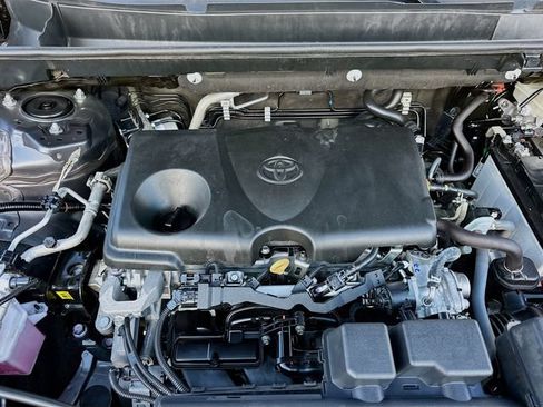 Used 2024 Toyota RAV4 XLE FWD image 29