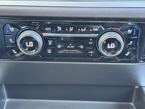 Used 2022 Chevrolet Silverado 1500 High Country image 26