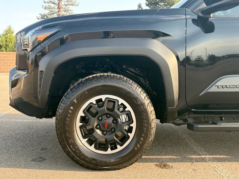 Used 2026 Toyota Tacoma TRD Off-Road w/ TRD Off Road Upgrade Package AWD/4WD image 11