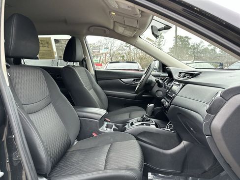 Used 2018 Nissan Rogue SV image 22
