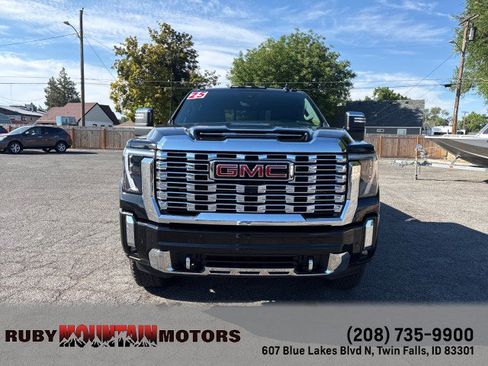 Used 2025 GMC Sierra 3500 Denali w/ Denali Reserve Package AWD/4WD image 2