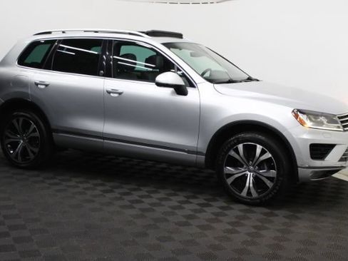 Used 2017 Volkswagen Touareg Wolfsburg Edition image 3
