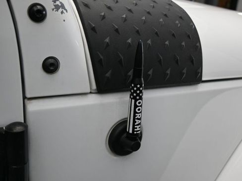 Used 2018 Jeep Wrangler Unlimited Sahara w/ Connectivity Group image 43