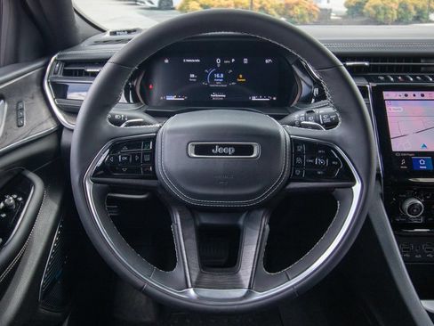 Used 2023 Jeep Grand Cherokee Overland RWD image 27